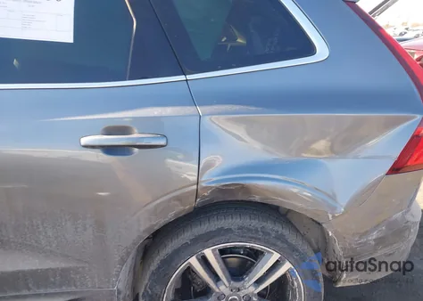 2018 Volvo Xc60 T5 Momentum z USA, uszkodzony, nr VIN LYV102RK8JB083699